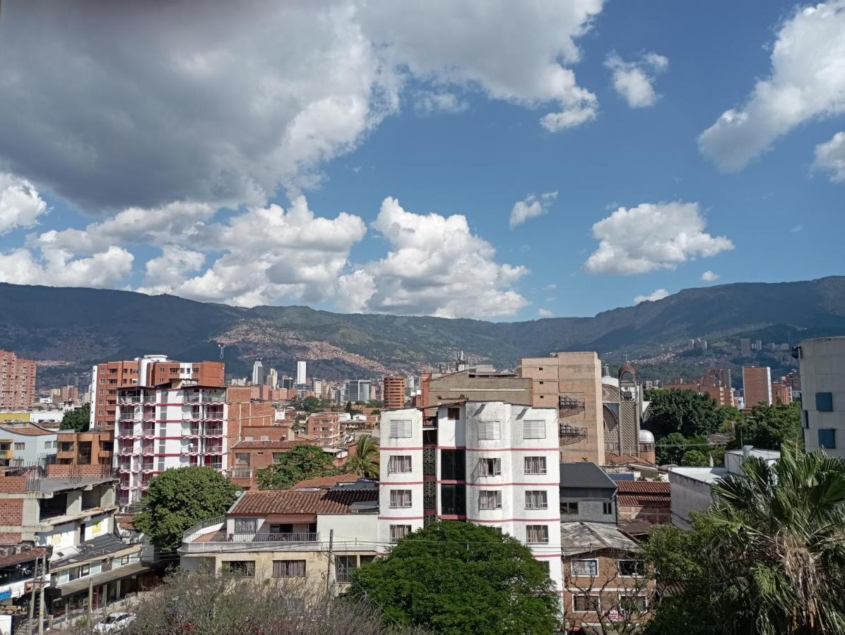 Beautiful & Comfortable Apartment In Laureles Medellín Eksteriør bilde