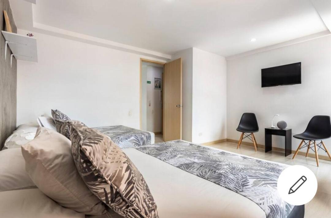 Beautiful & Comfortable Apartment In Laureles Medellín Eksteriør bilde