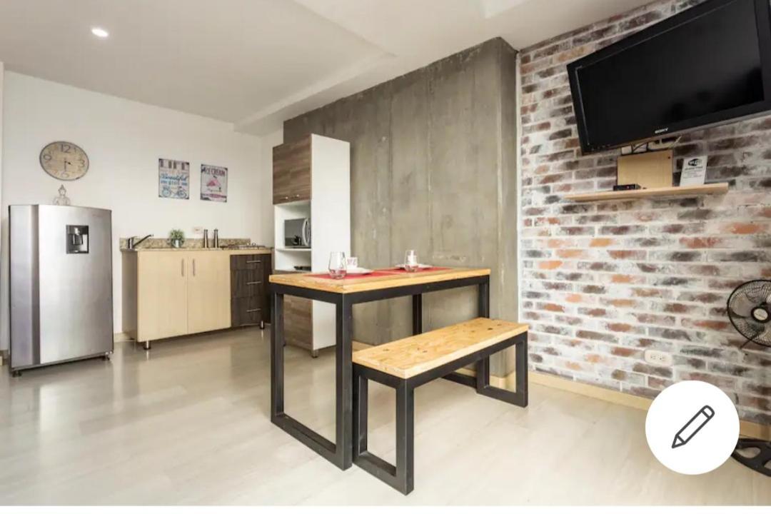 Beautiful & Comfortable Apartment In Laureles Medellín Eksteriør bilde